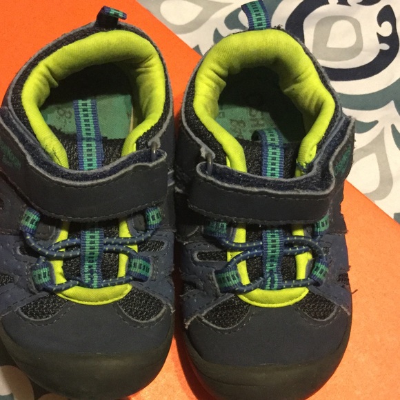 Boy’s OshKosh Sneakers w/Box - Picture 2 of 6